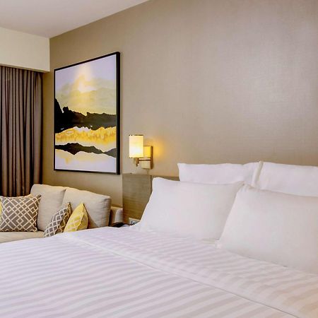 Novotel Suites Manila At Acqua Mandaluyong ภายนอก รูปภาพ