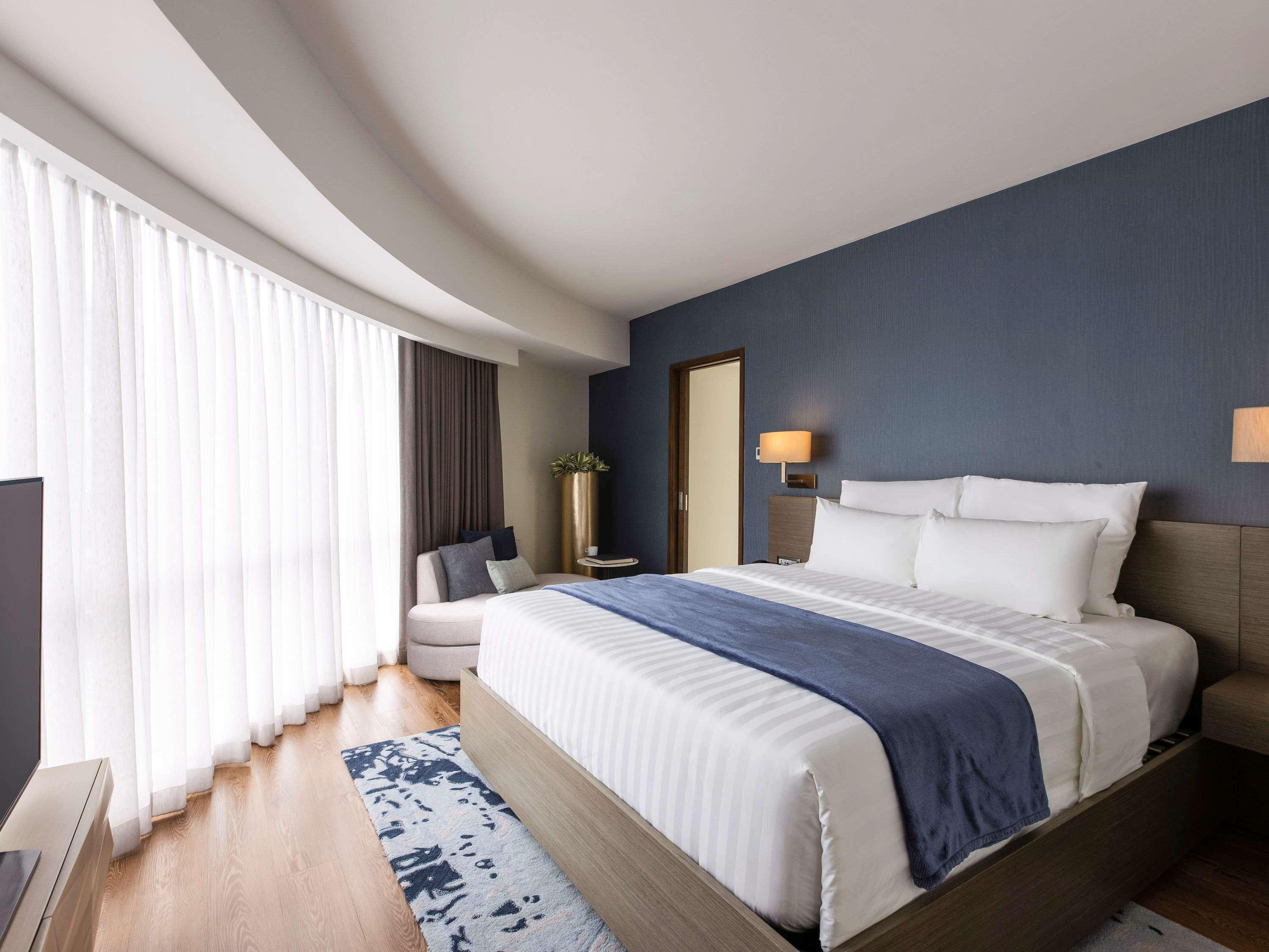 Novotel Suites Manila At Acqua Mandaluyong ภายนอก รูปภาพ