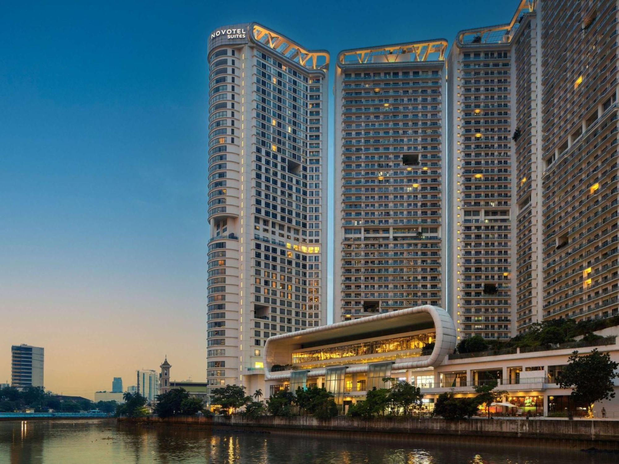 Novotel Suites Manila At Acqua Mandaluyong ภายนอก รูปภาพ
