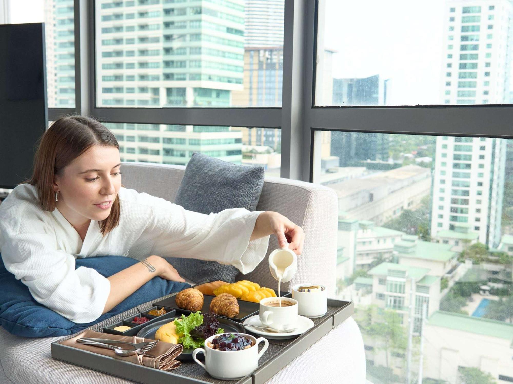 Novotel Suites Manila At Acqua Mandaluyong ภายนอก รูปภาพ