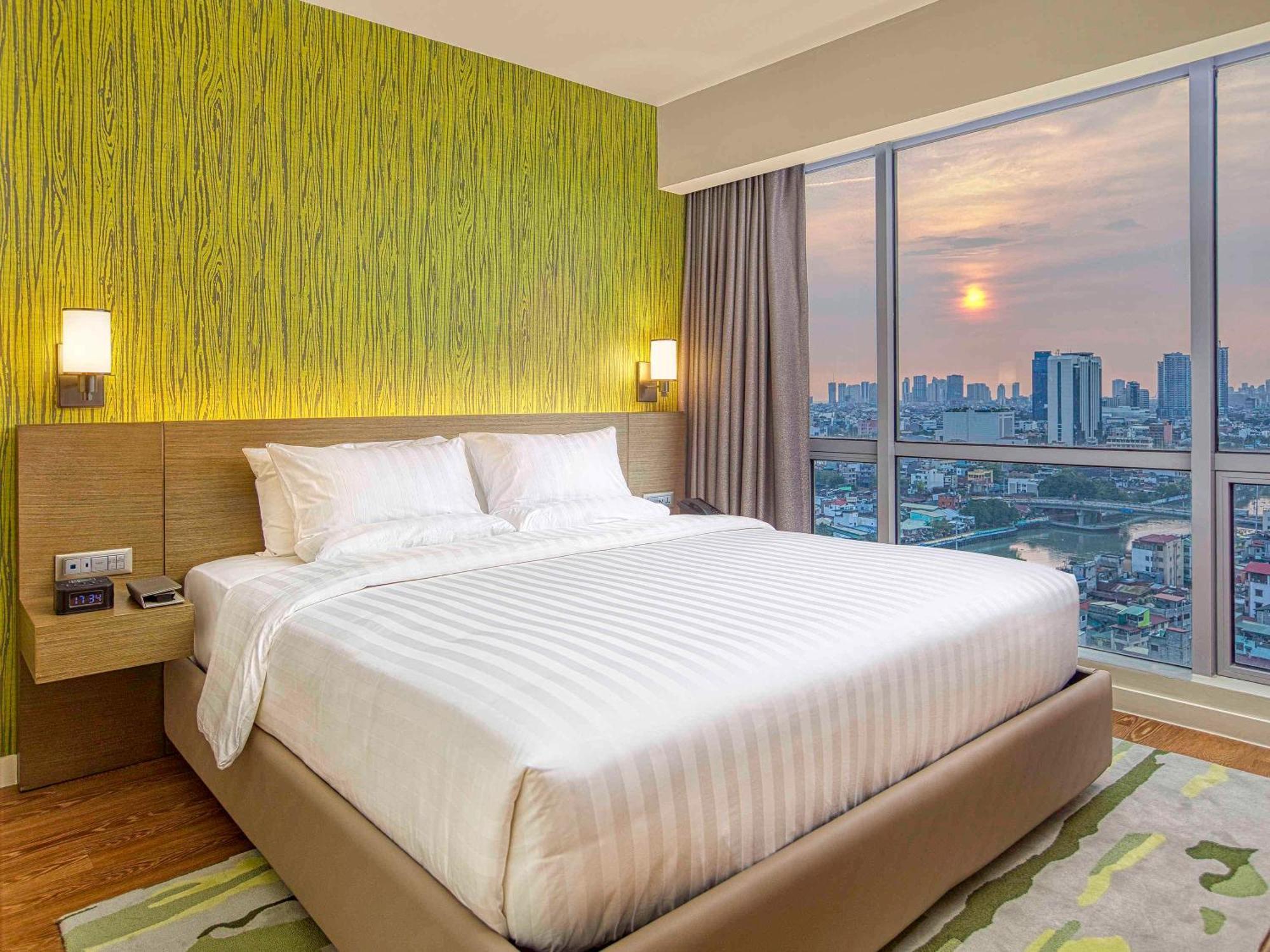 Novotel Suites Manila At Acqua Mandaluyong ภายนอก รูปภาพ