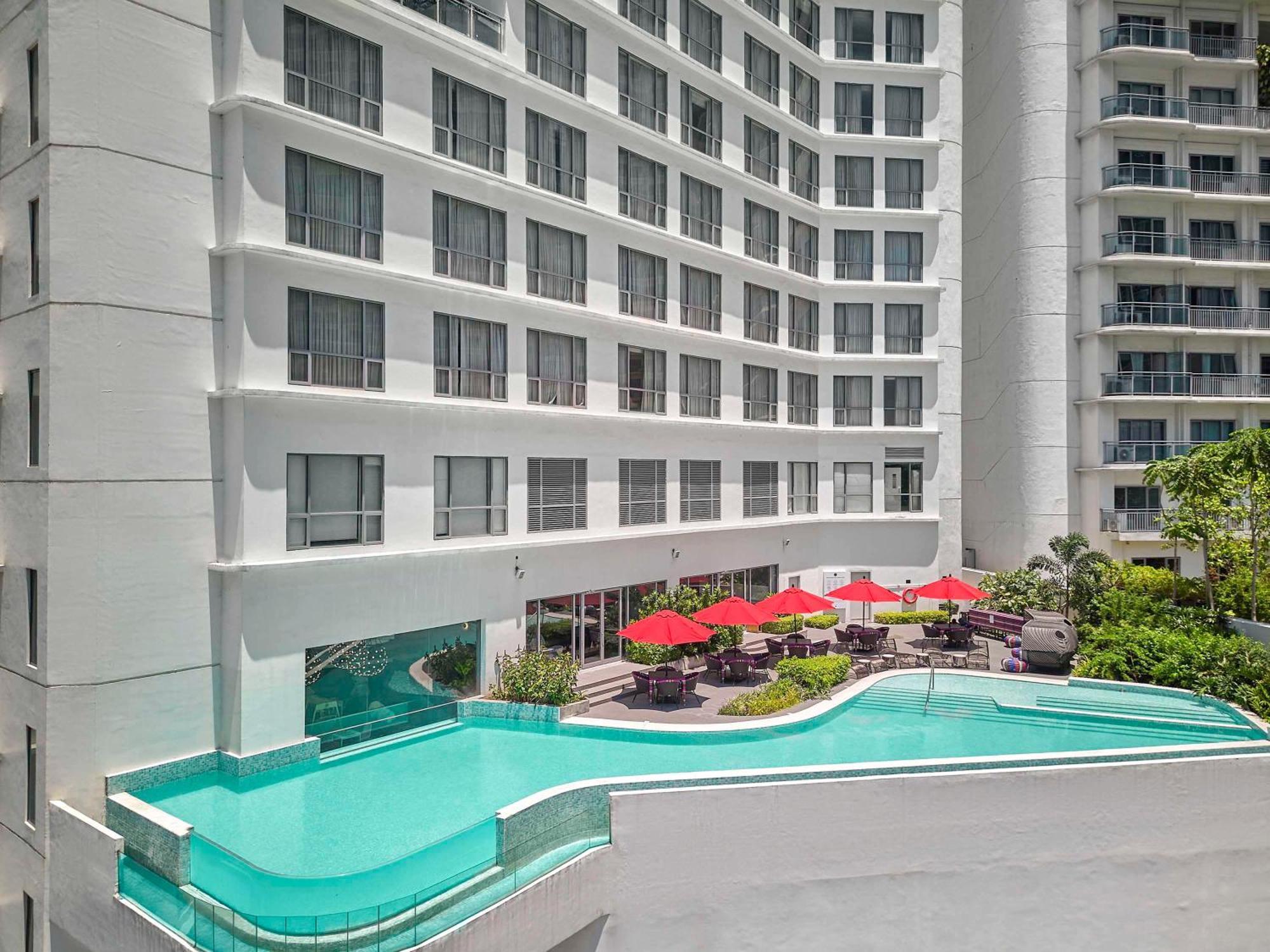 Novotel Suites Manila At Acqua Mandaluyong ภายนอก รูปภาพ