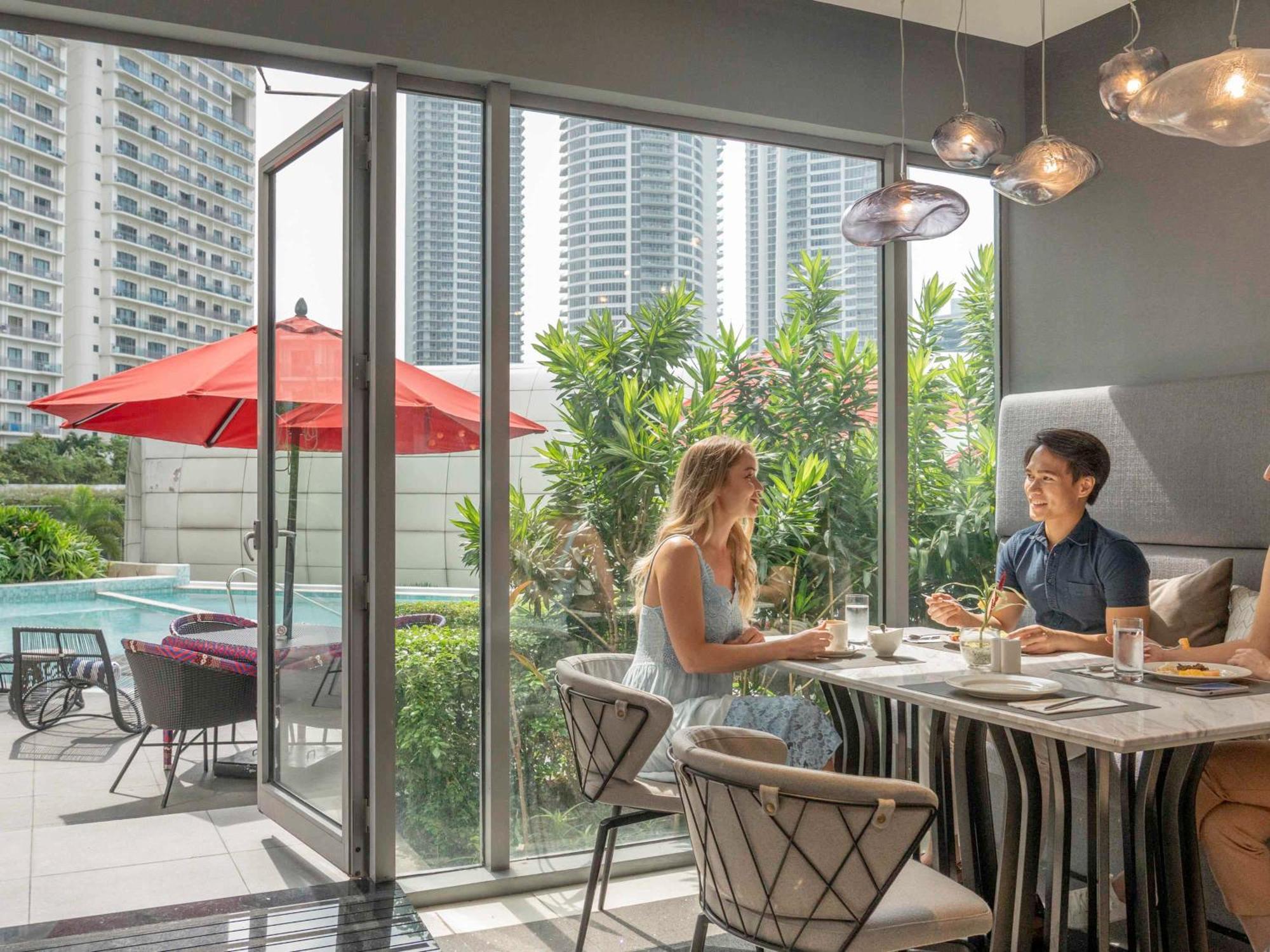 Novotel Suites Manila At Acqua Mandaluyong ภายนอก รูปภาพ