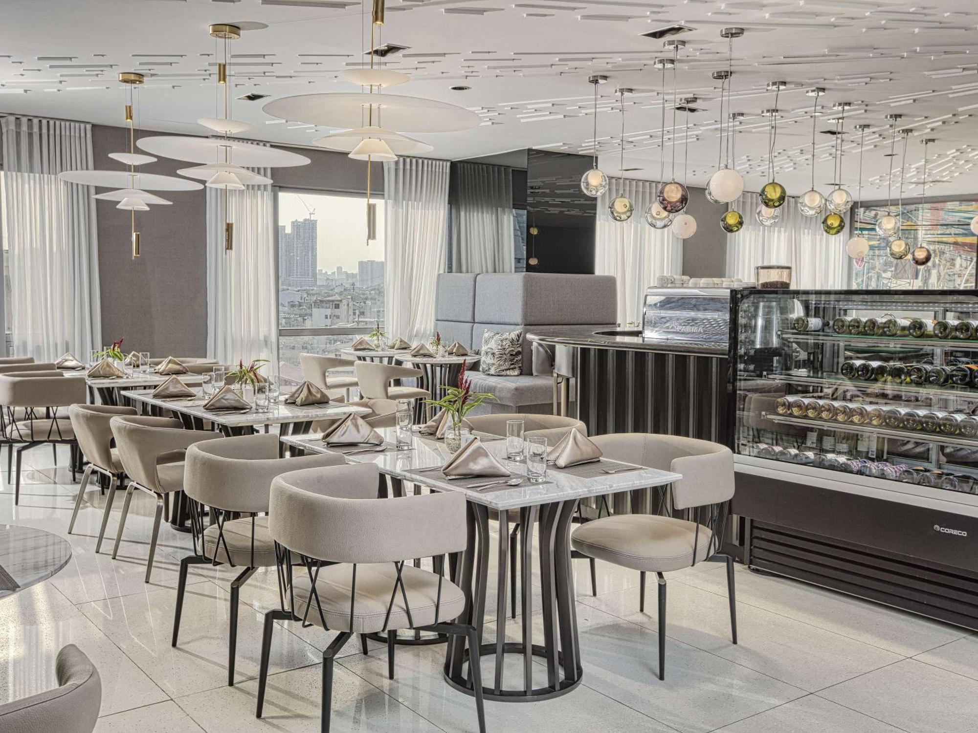 Novotel Suites Manila At Acqua Mandaluyong ภายนอก รูปภาพ