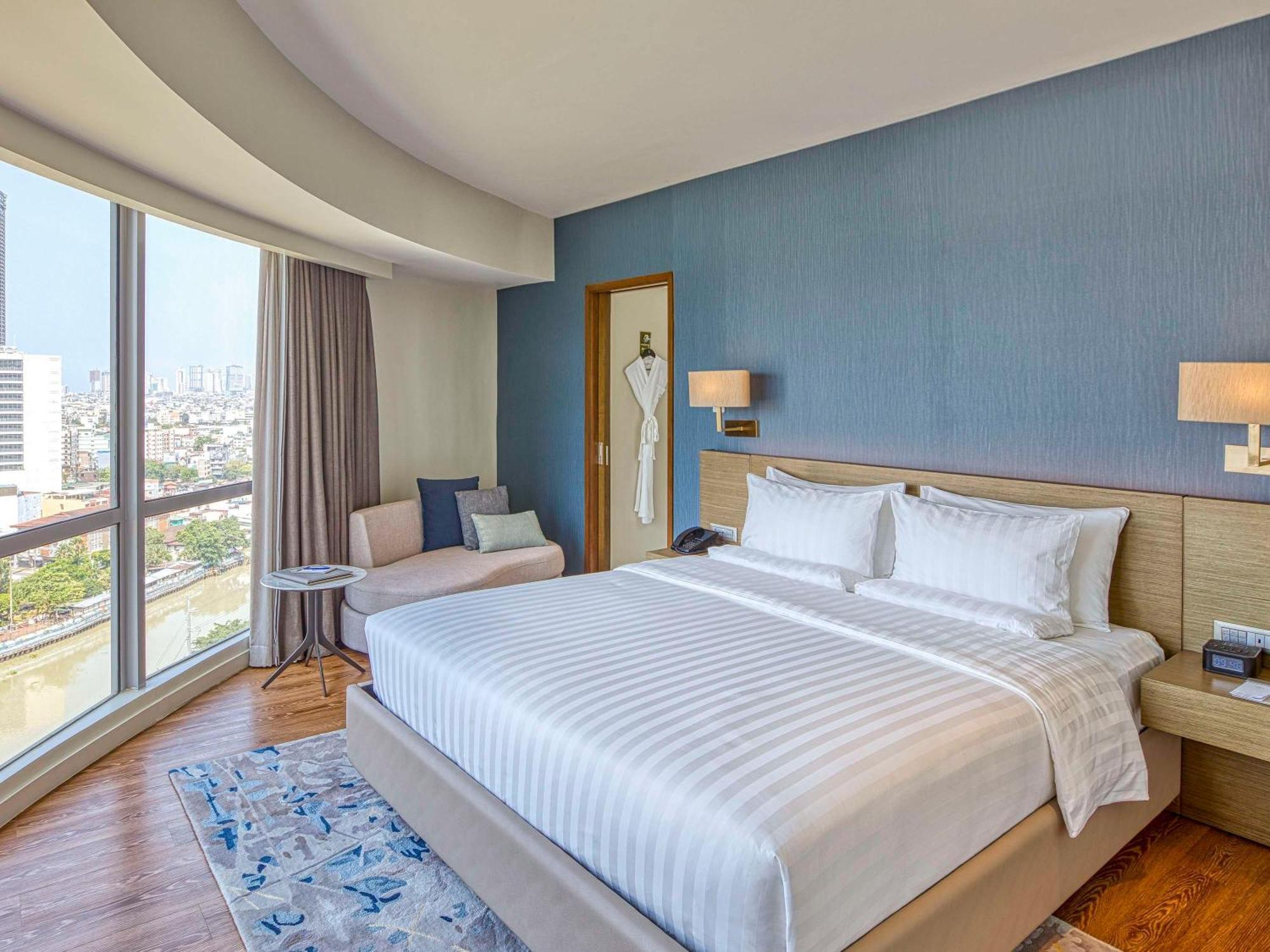 Novotel Suites Manila At Acqua Mandaluyong ภายนอก รูปภาพ