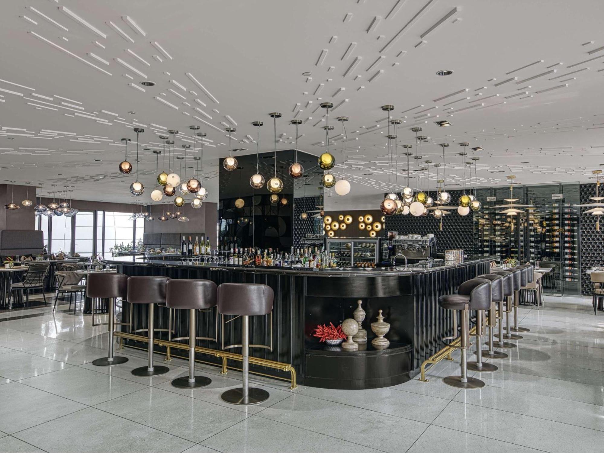 Novotel Suites Manila At Acqua Mandaluyong ภายนอก รูปภาพ