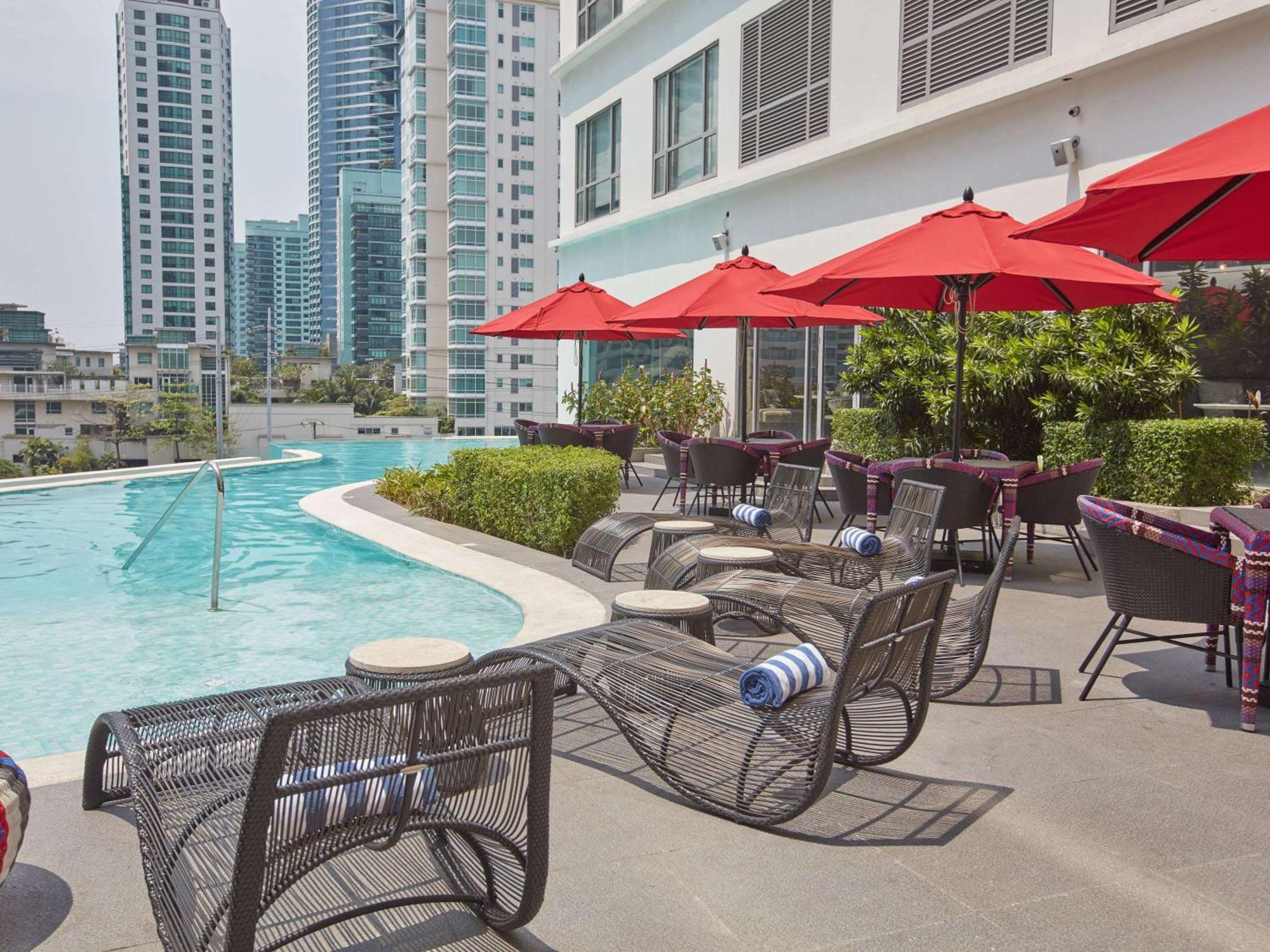Novotel Suites Manila At Acqua Mandaluyong ภายนอก รูปภาพ