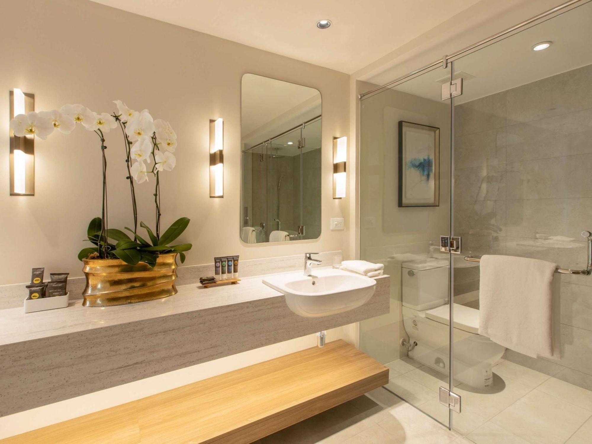 Novotel Suites Manila At Acqua Mandaluyong ภายนอก รูปภาพ