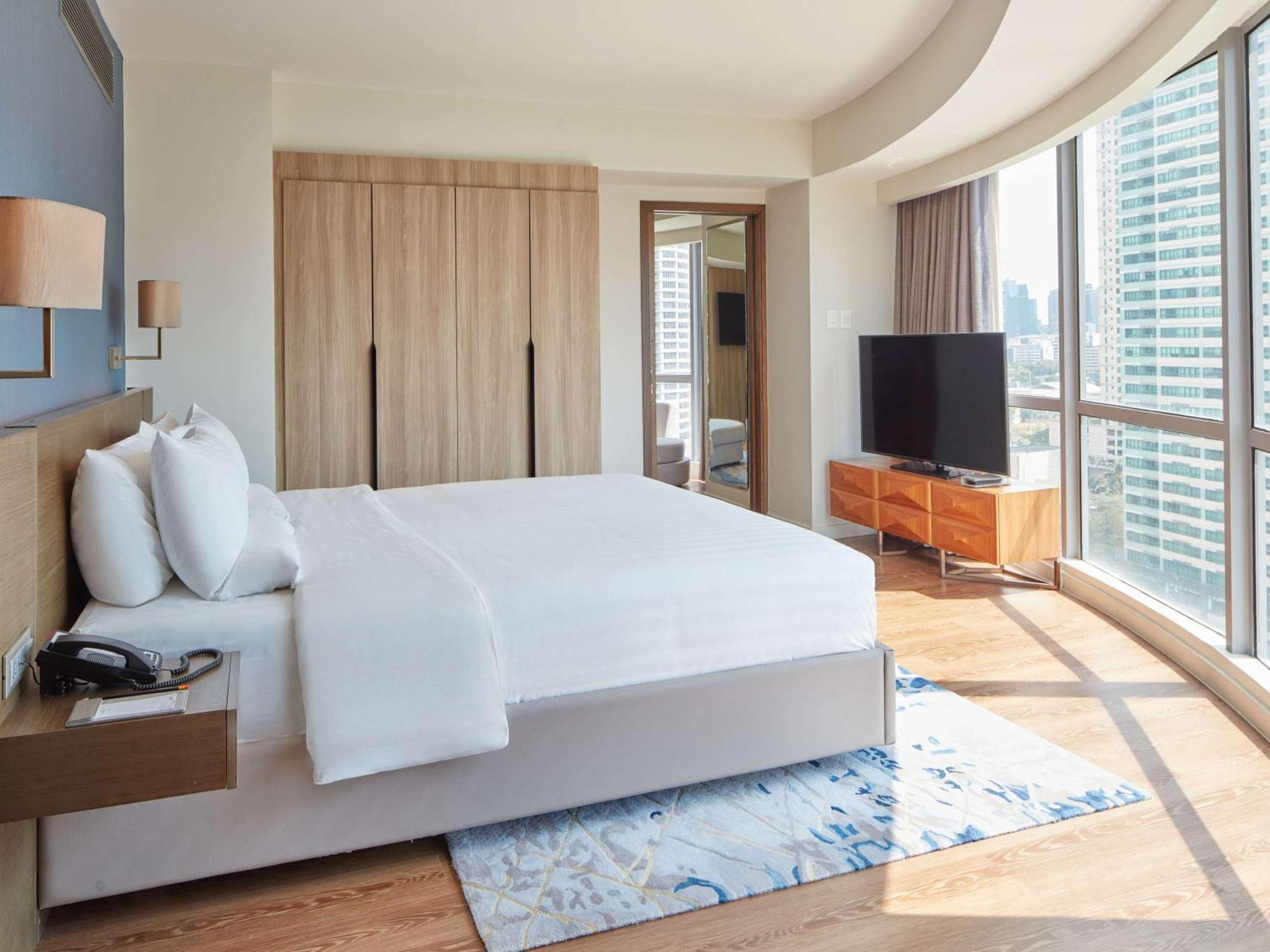 Novotel Suites Manila At Acqua Mandaluyong ภายนอก รูปภาพ