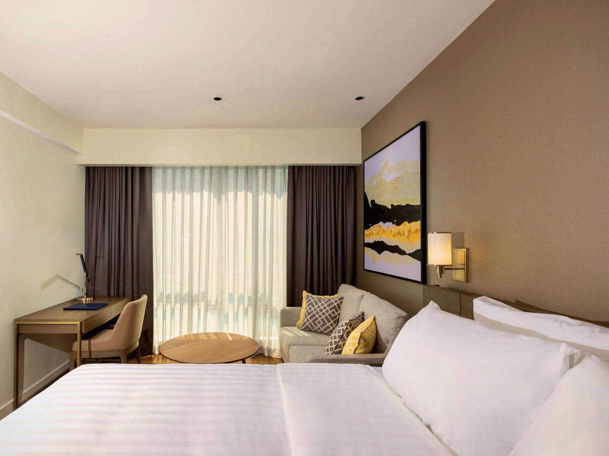 Novotel Suites Manila At Acqua Mandaluyong ภายนอก รูปภาพ