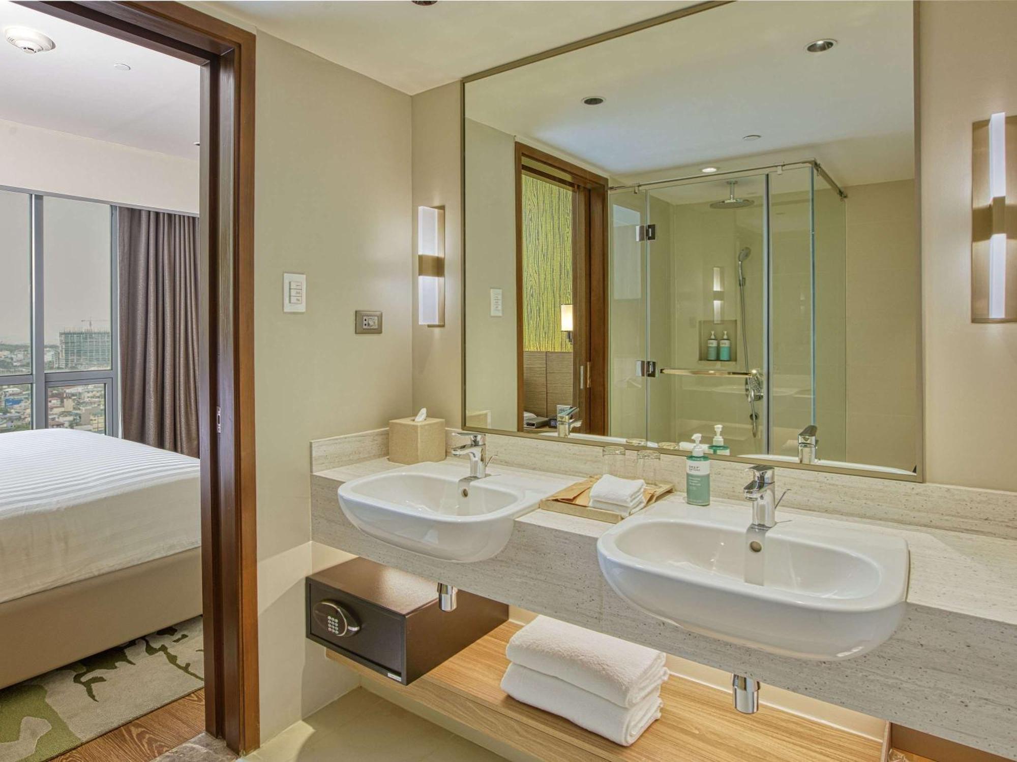 Novotel Suites Manila At Acqua Mandaluyong ภายนอก รูปภาพ