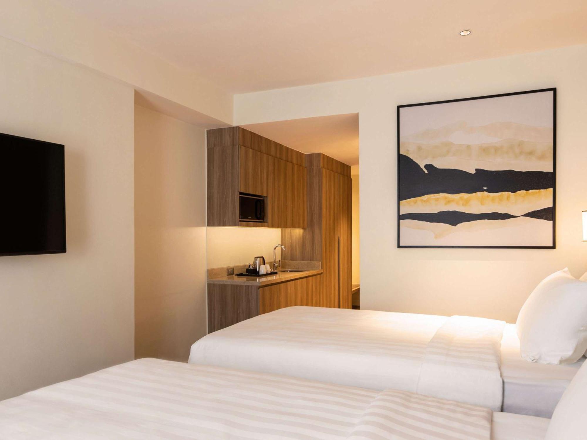 Novotel Suites Manila At Acqua Mandaluyong ภายนอก รูปภาพ
