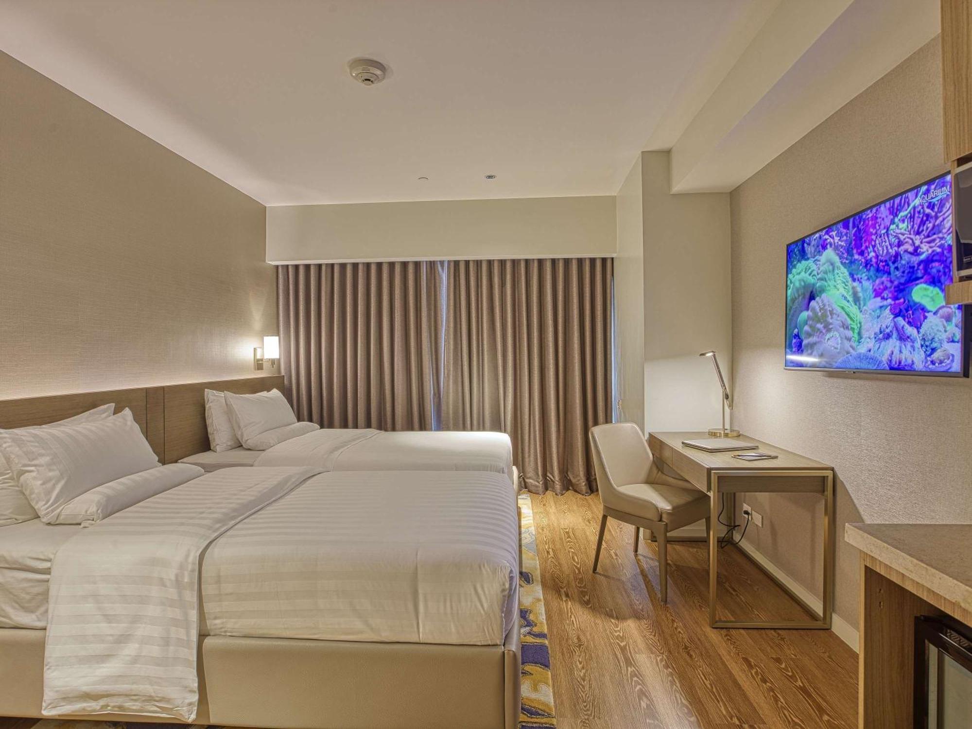 Novotel Suites Manila At Acqua Mandaluyong ภายนอก รูปภาพ