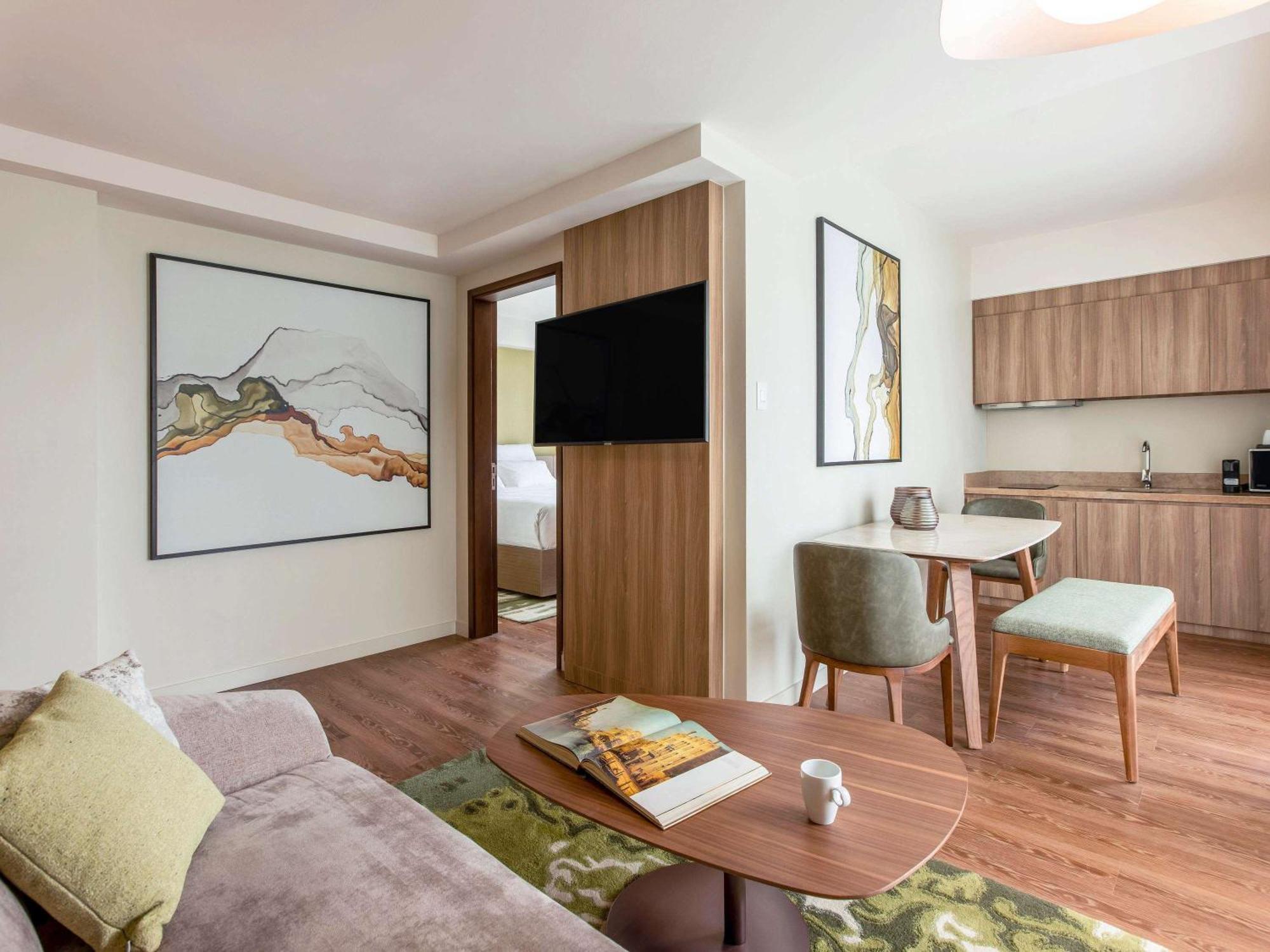 Novotel Suites Manila At Acqua Mandaluyong ภายนอก รูปภาพ