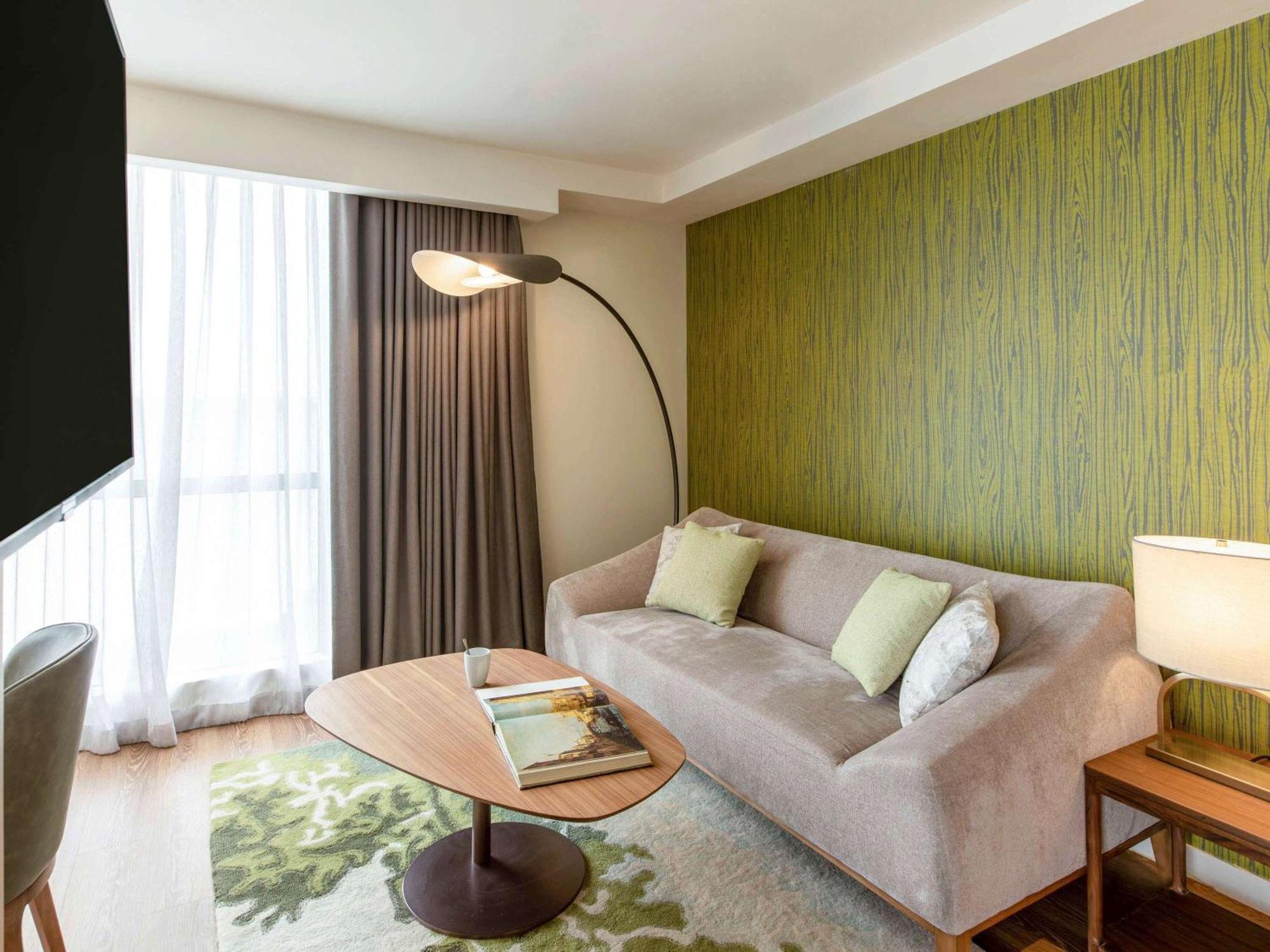 Novotel Suites Manila At Acqua Mandaluyong ภายนอก รูปภาพ