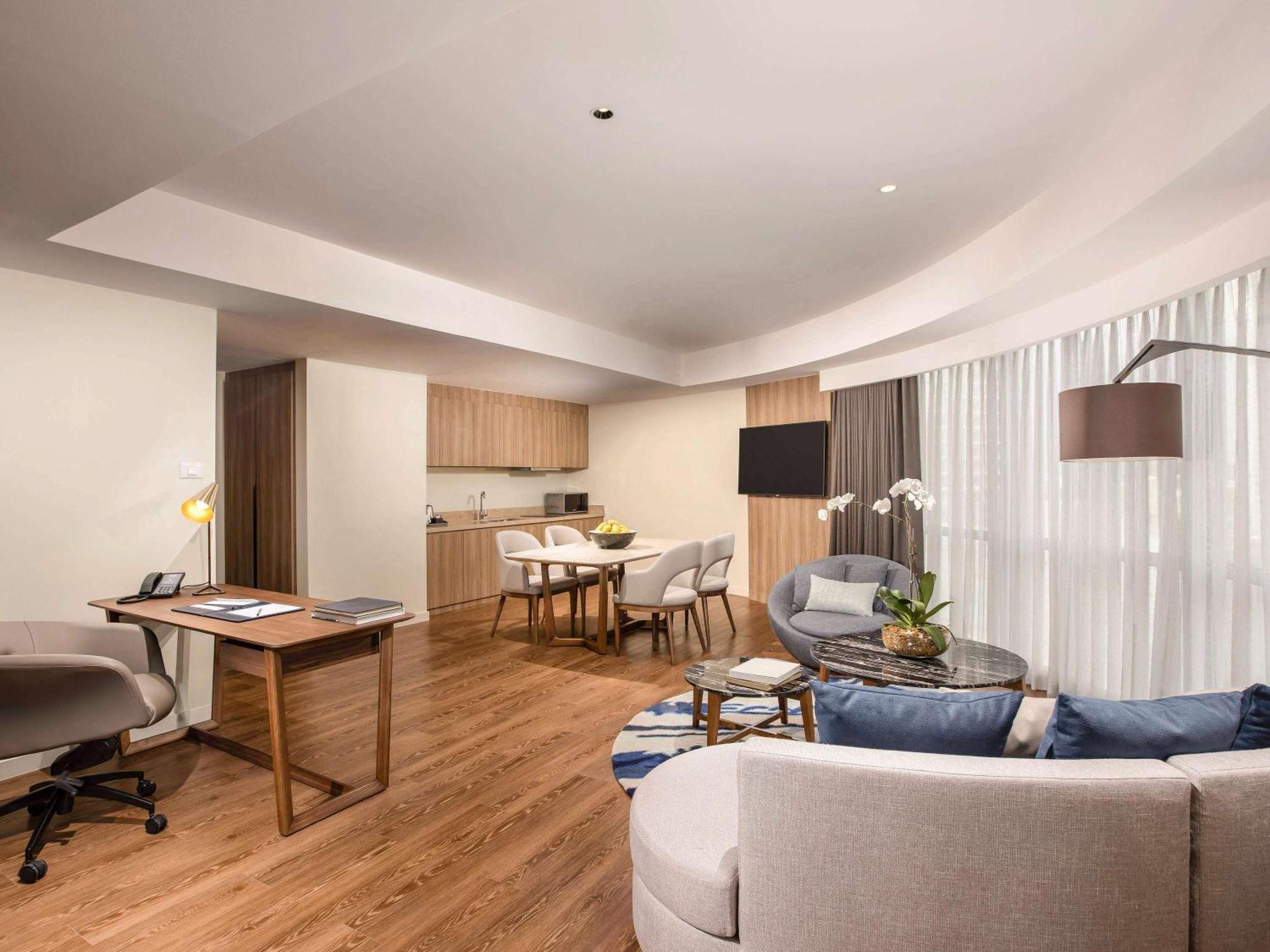 Novotel Suites Manila At Acqua Mandaluyong ภายนอก รูปภาพ