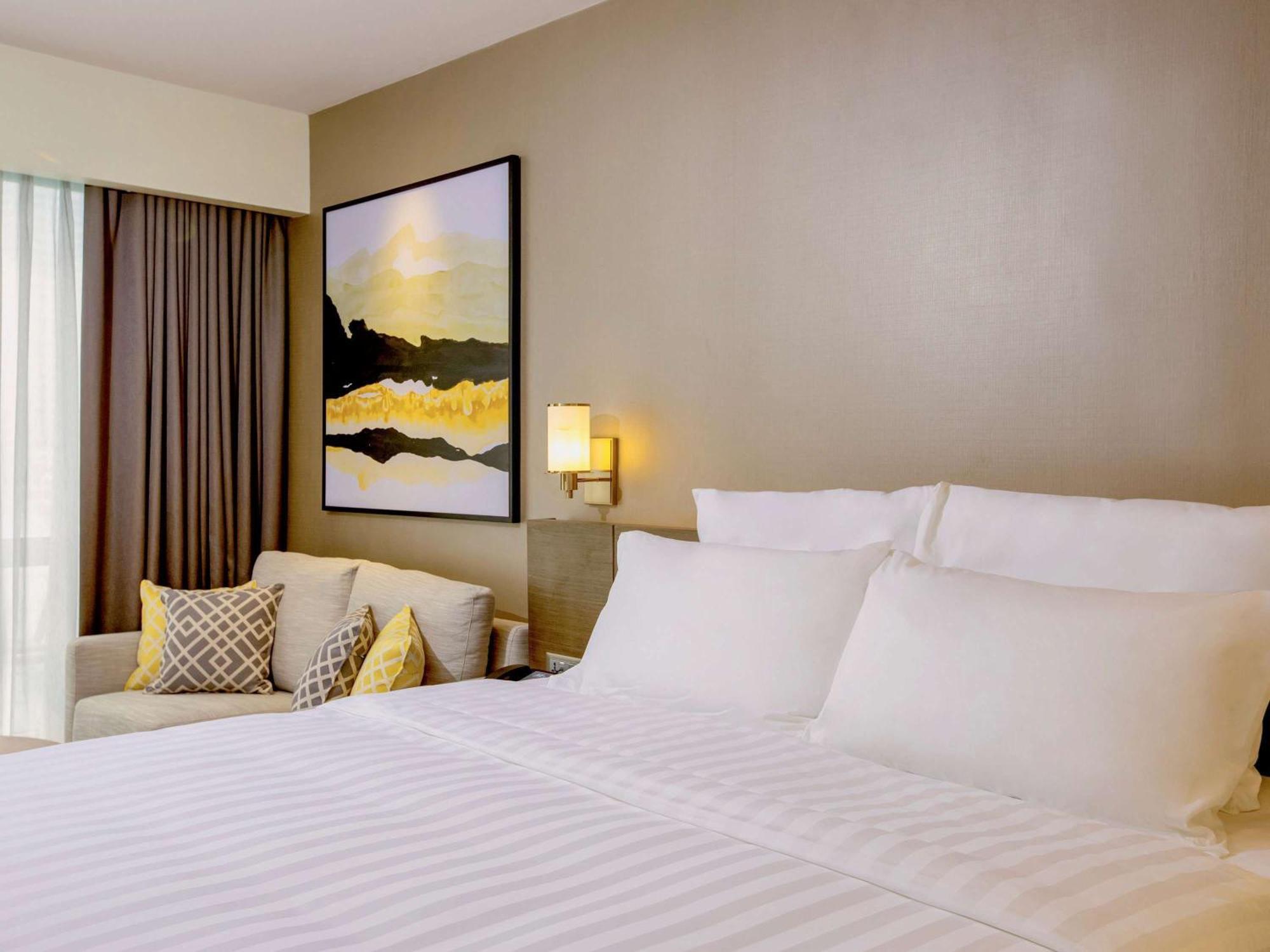 Novotel Suites Manila At Acqua Mandaluyong ภายนอก รูปภาพ