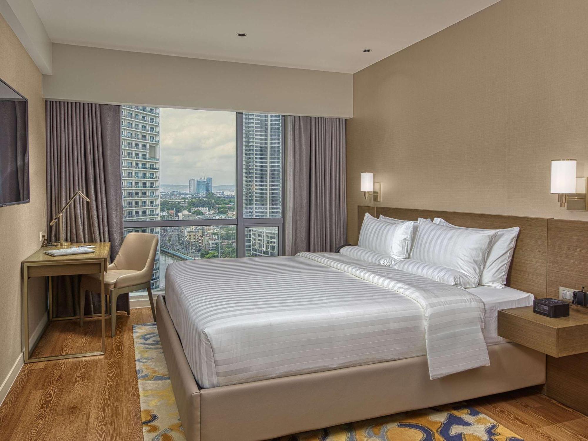 Novotel Suites Manila At Acqua Mandaluyong ภายนอก รูปภาพ