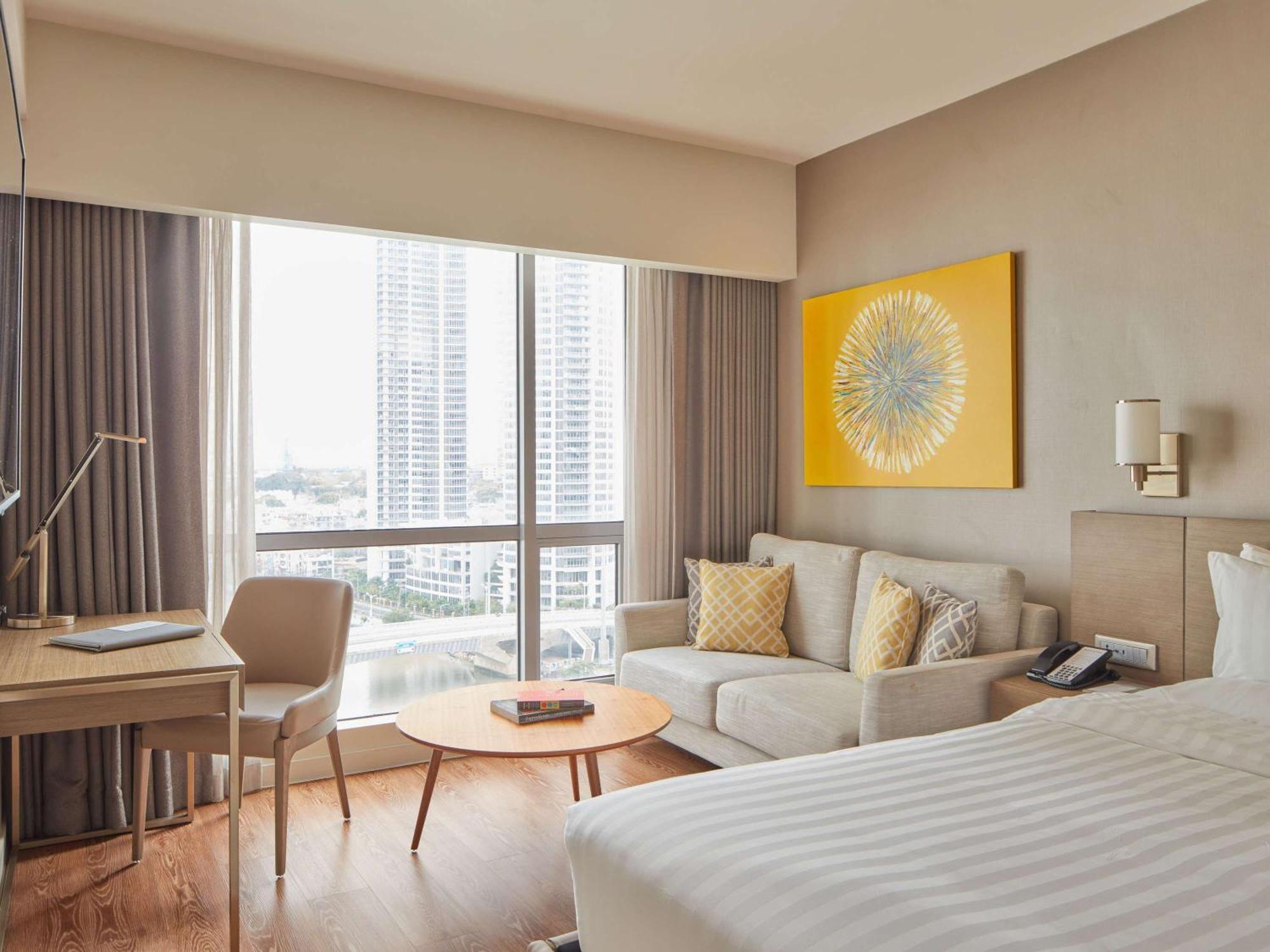 Novotel Suites Manila At Acqua Mandaluyong ภายนอก รูปภาพ